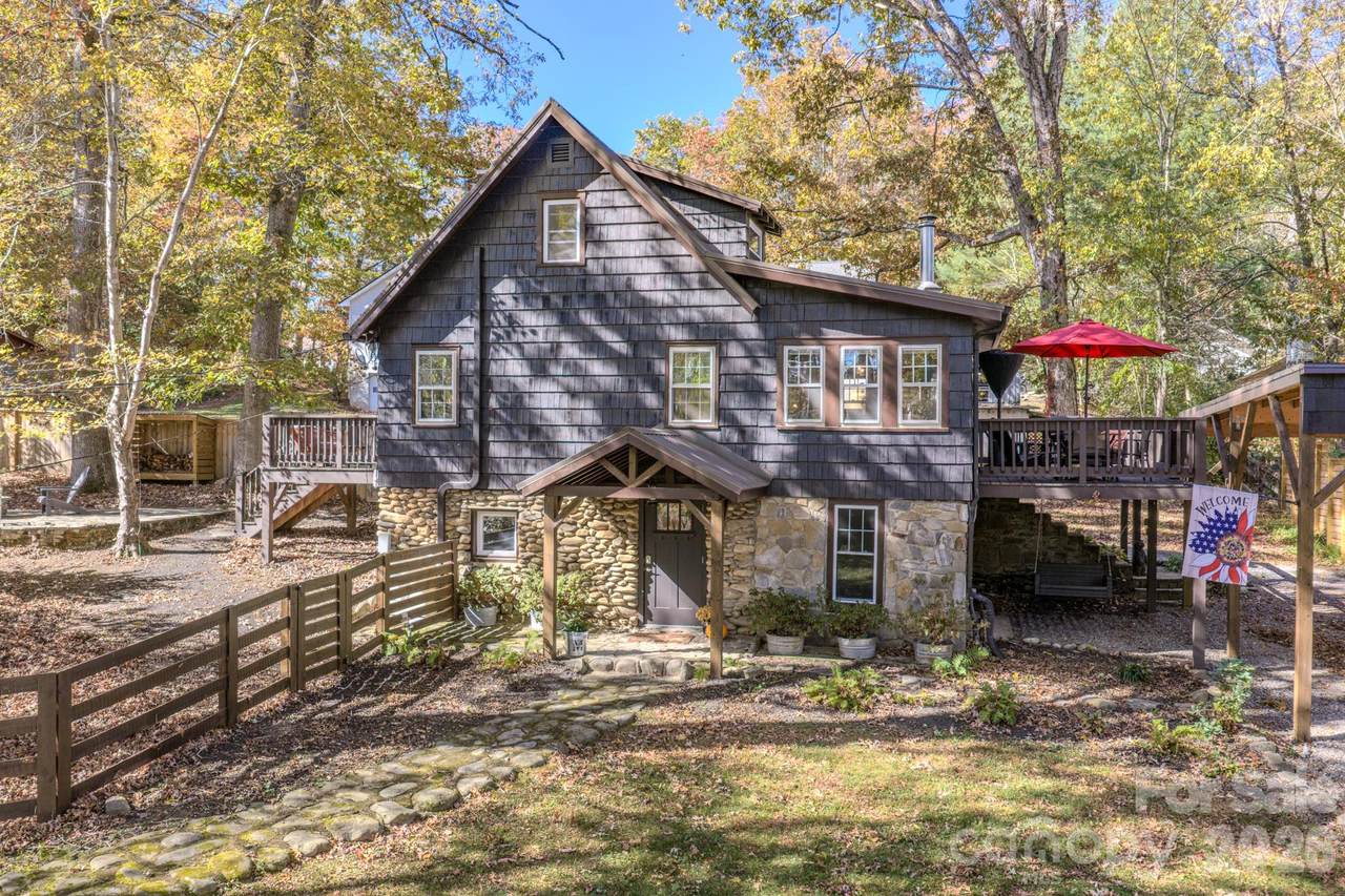 597 Tomahawk Avenue - Photo 1