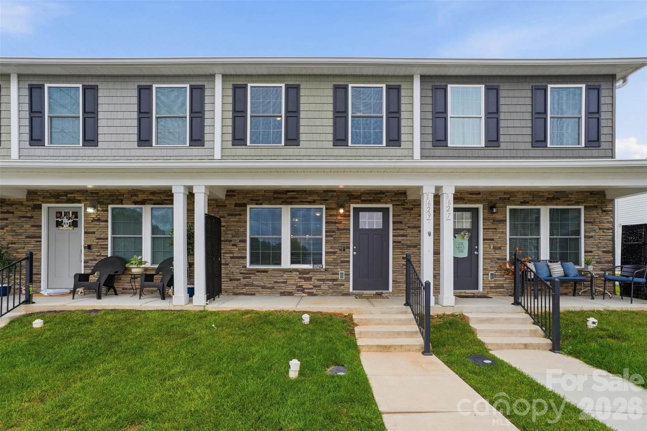 1629 Oak Leaf Drive - Photo 1