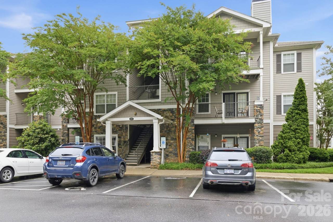 900 Vista Lake Drive - Photo 1