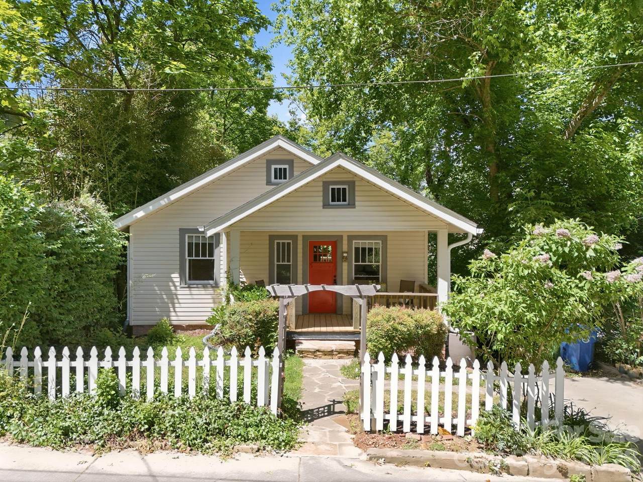 86 Annandale Avenue - Photo 1