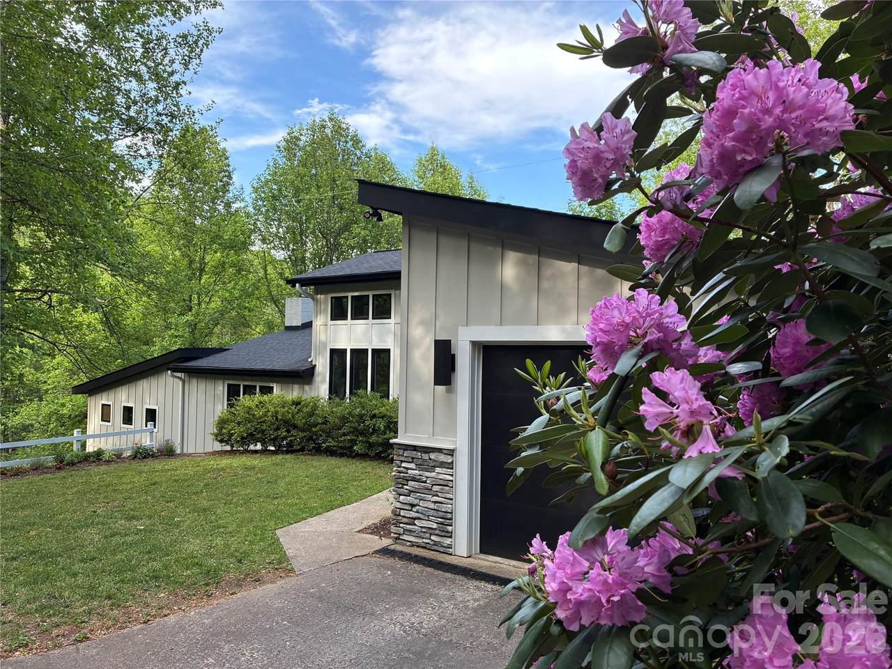 1452 Country Club Drive - Photo 1