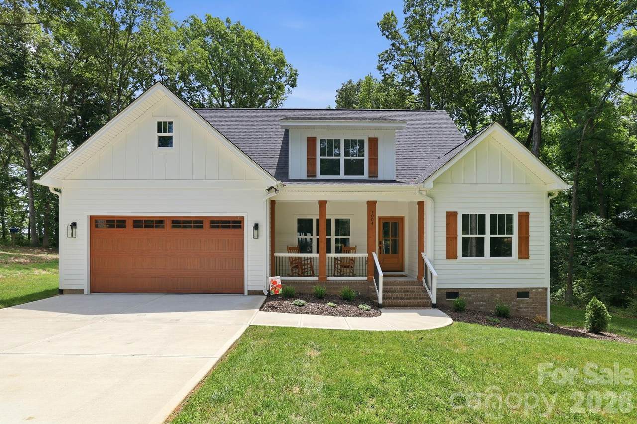 1004 Sandy Ridge Road - Photo 1