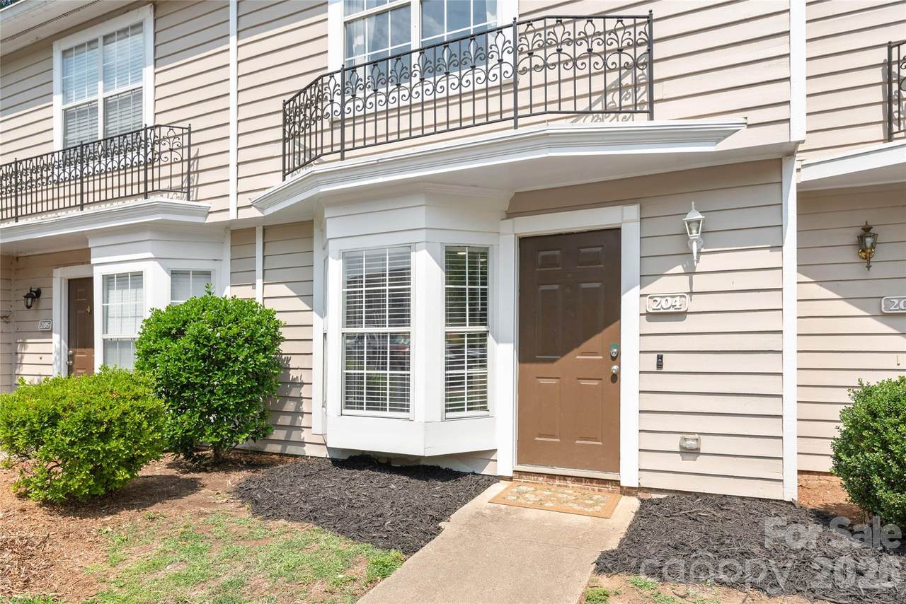 204 Heritage Parkway - Photo 1