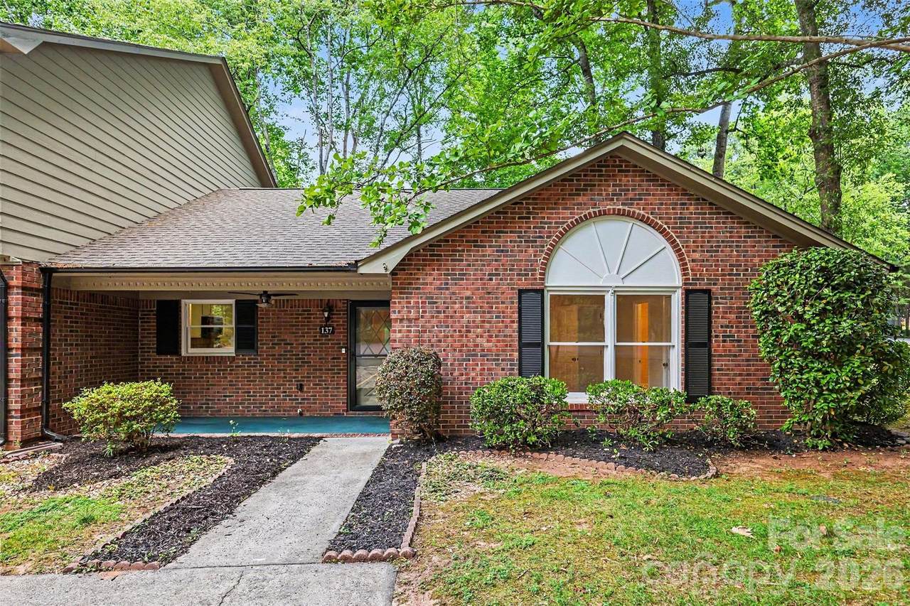 137 Phil Court - Photo 1