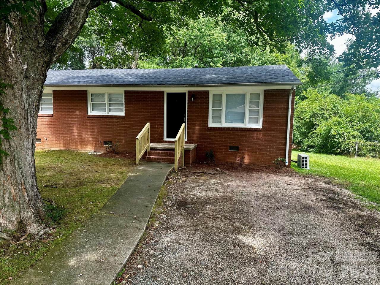 110 Mendota Avenue - Photo 1
