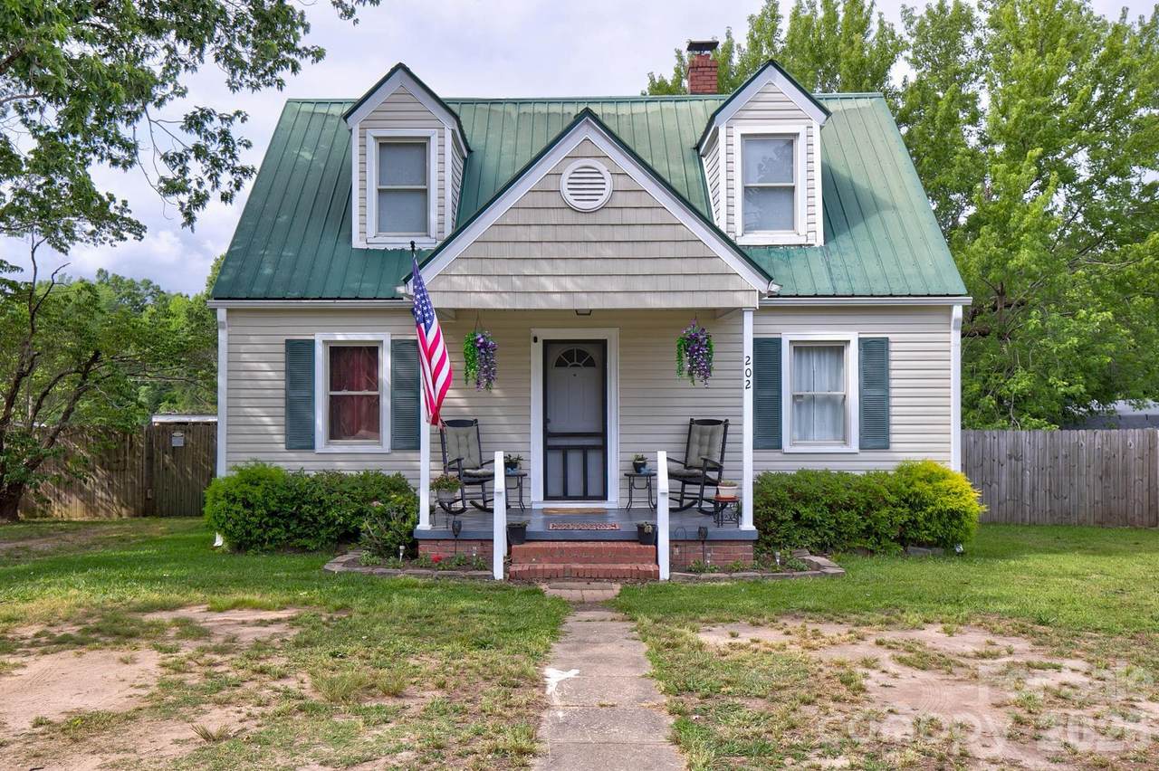 202 Chester Avenue - Photo 1