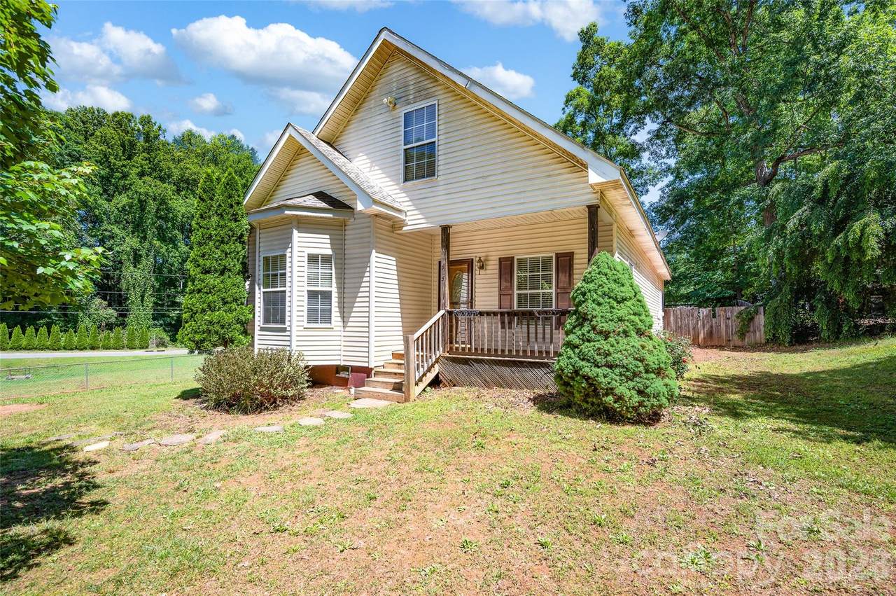 105 Queensbury Road - Photo 1