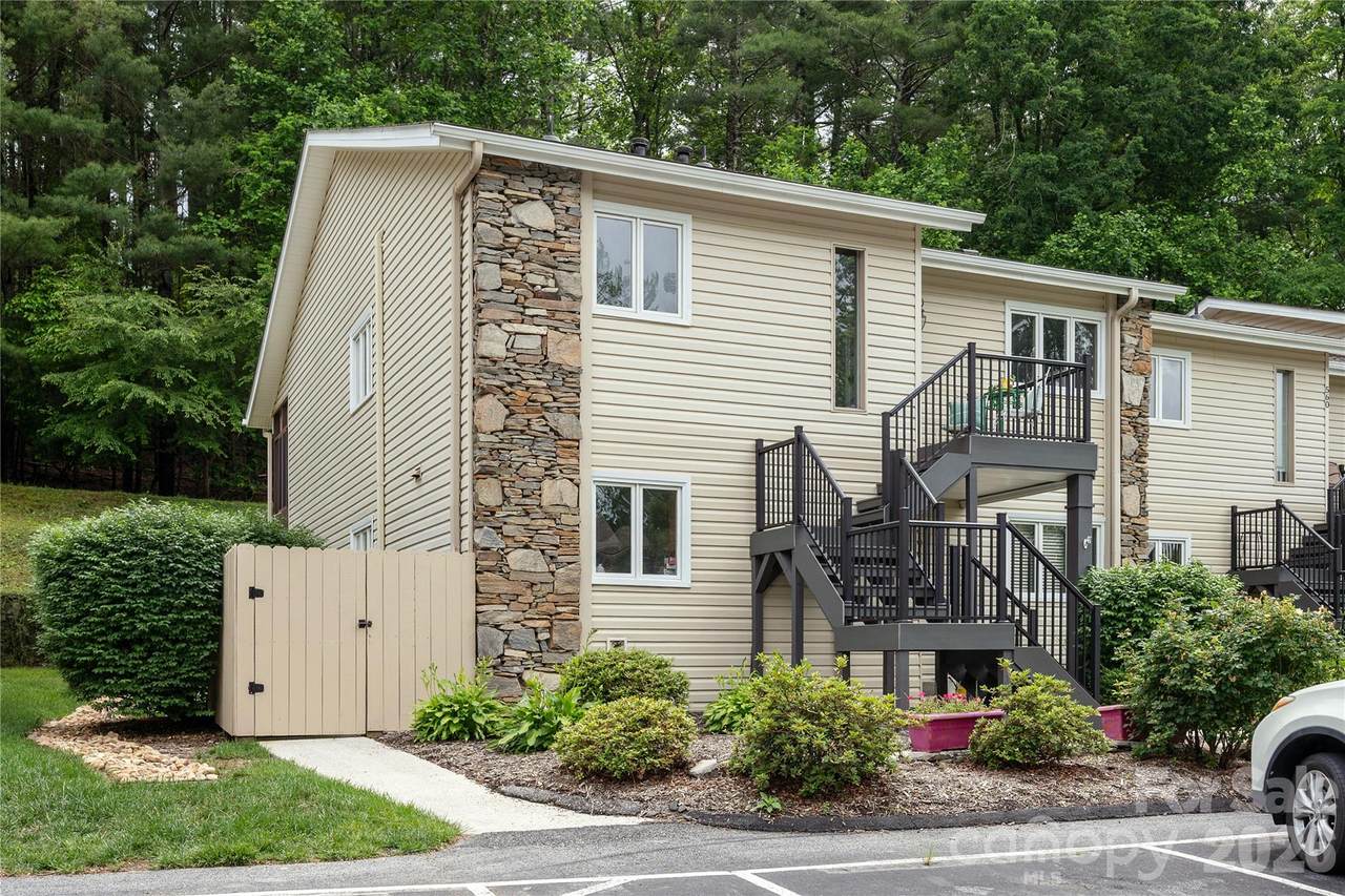 580 Britton Creek Drive - Photo 1