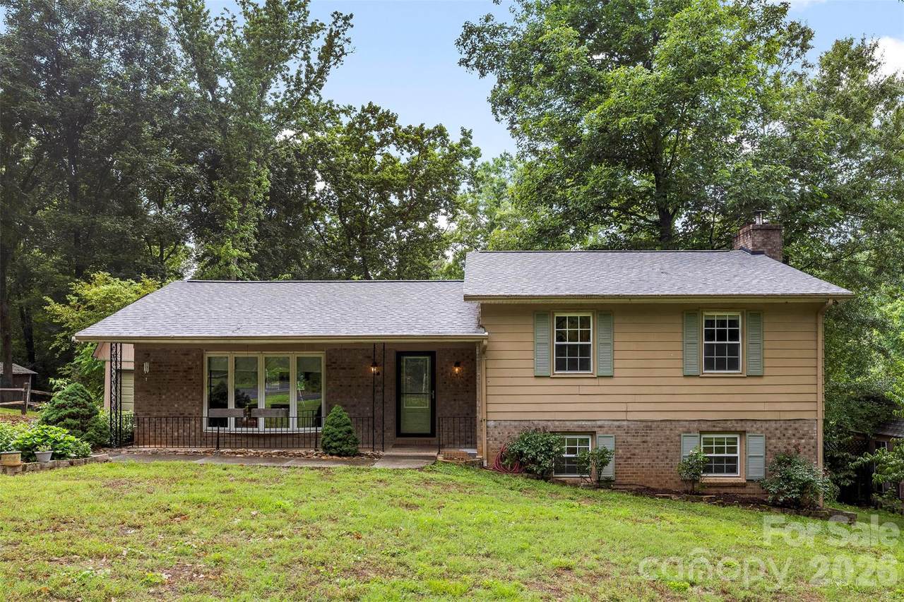 102 Stacybrook Drive - Photo 1