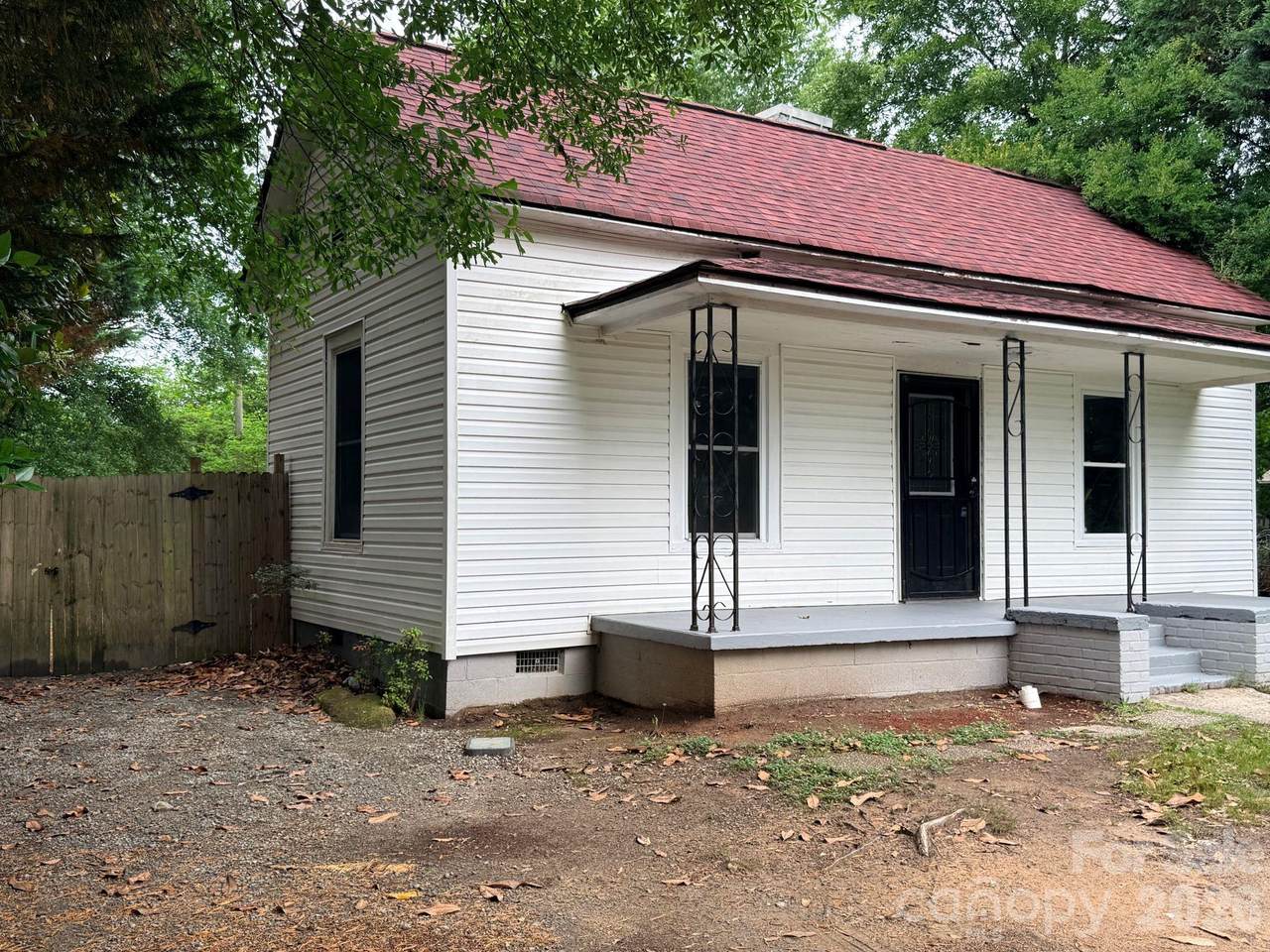 305 Poplar Street - Photo 1