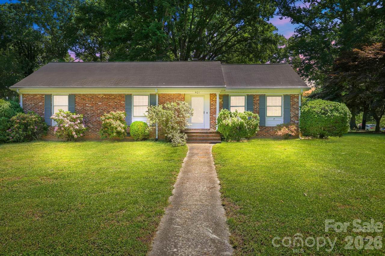 401 White Oaks Drive - Photo 1