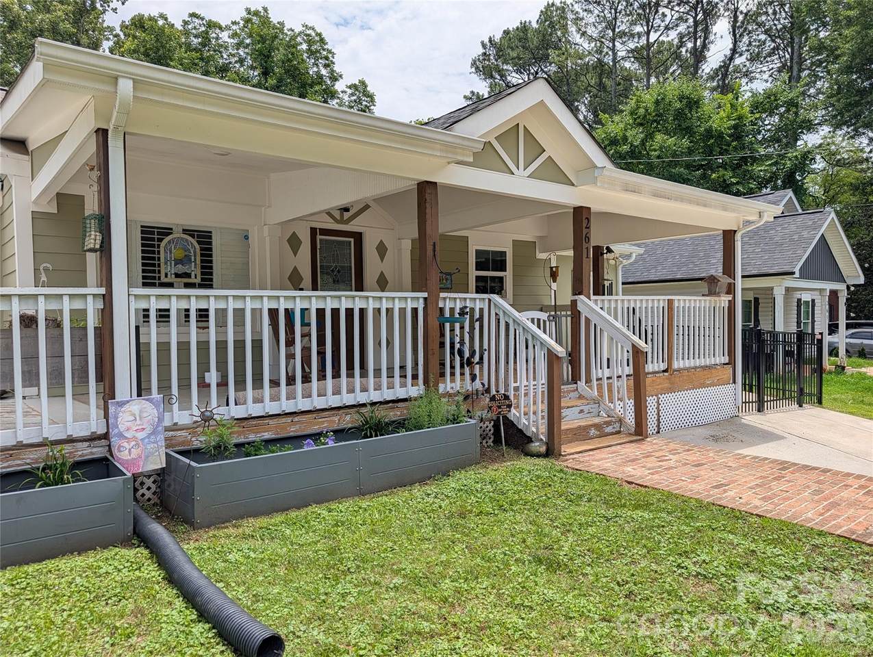 261 Broad Drive - Photo 1