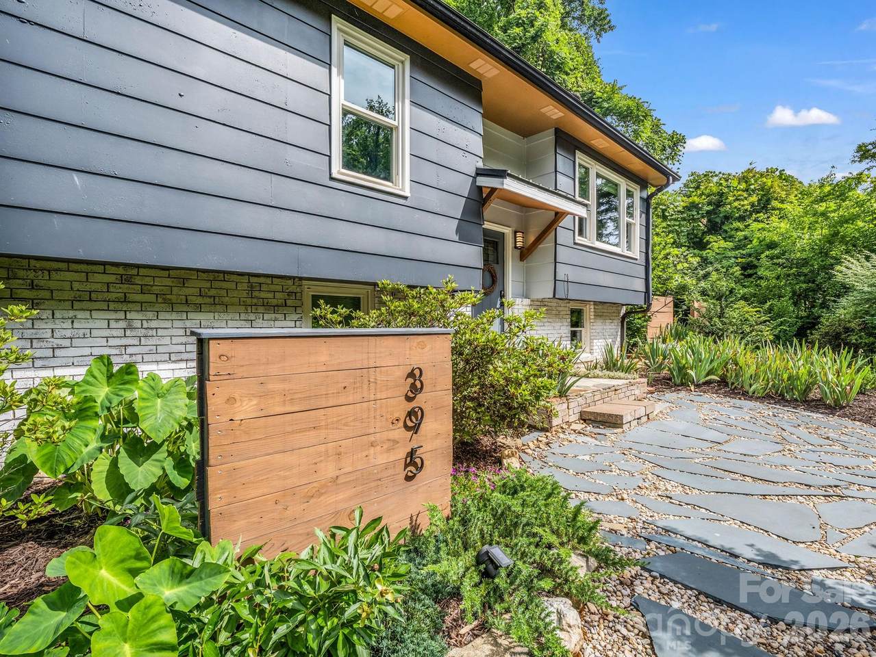 395 Howard Street - Photo 1