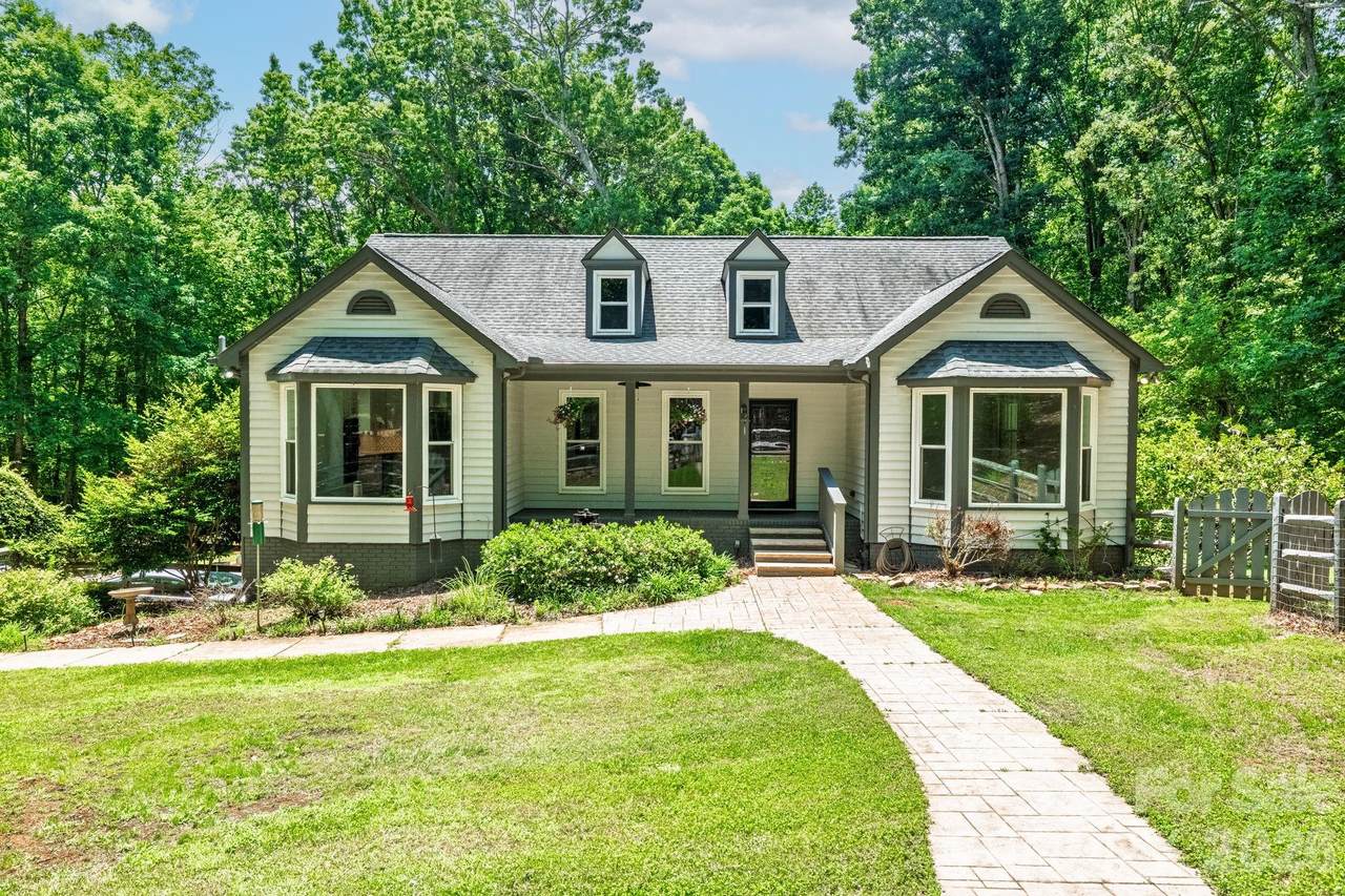 9131 Pine Hill Lane - Photo 1