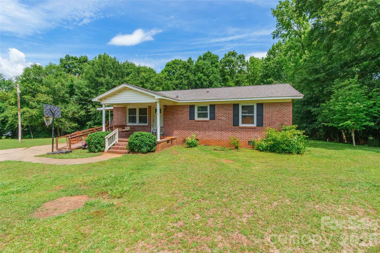 1820 Brian Kelly Lane - Photo 1