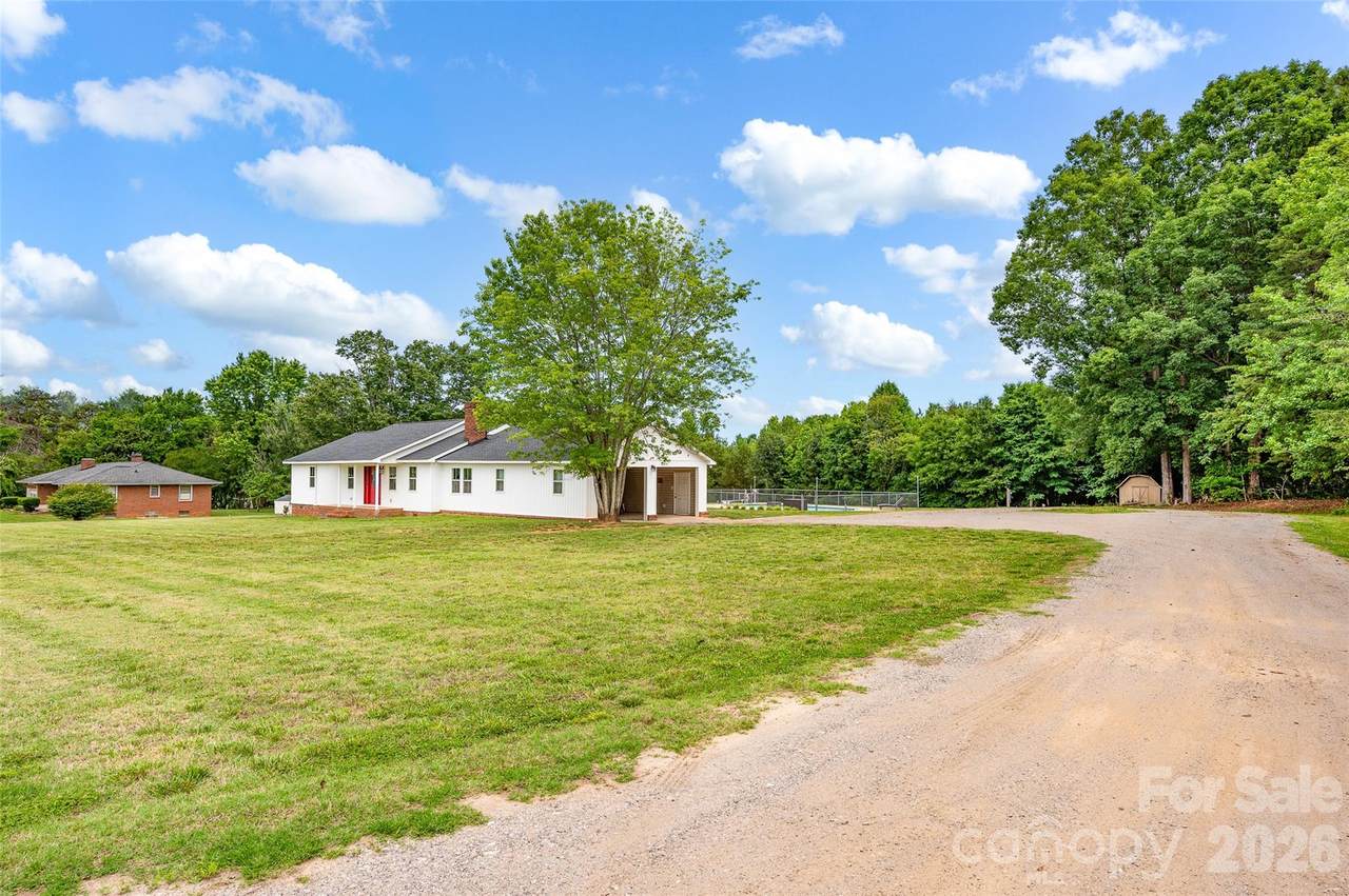 581 Barry Oak Road - Photo 1