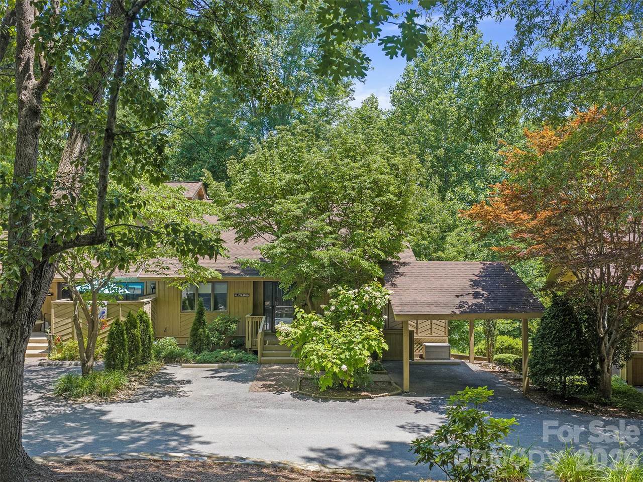 301 White Oak Drive - Photo 1