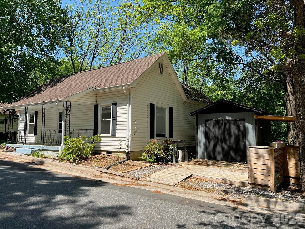 346 Nesbit Avenue - Photo 1