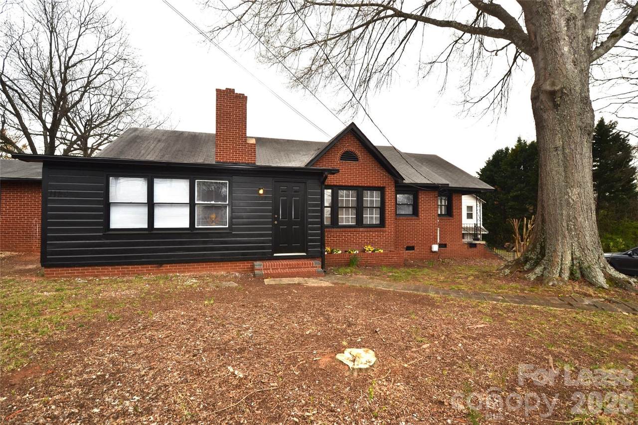 1127 Mecklenburg Highway - Photo 1