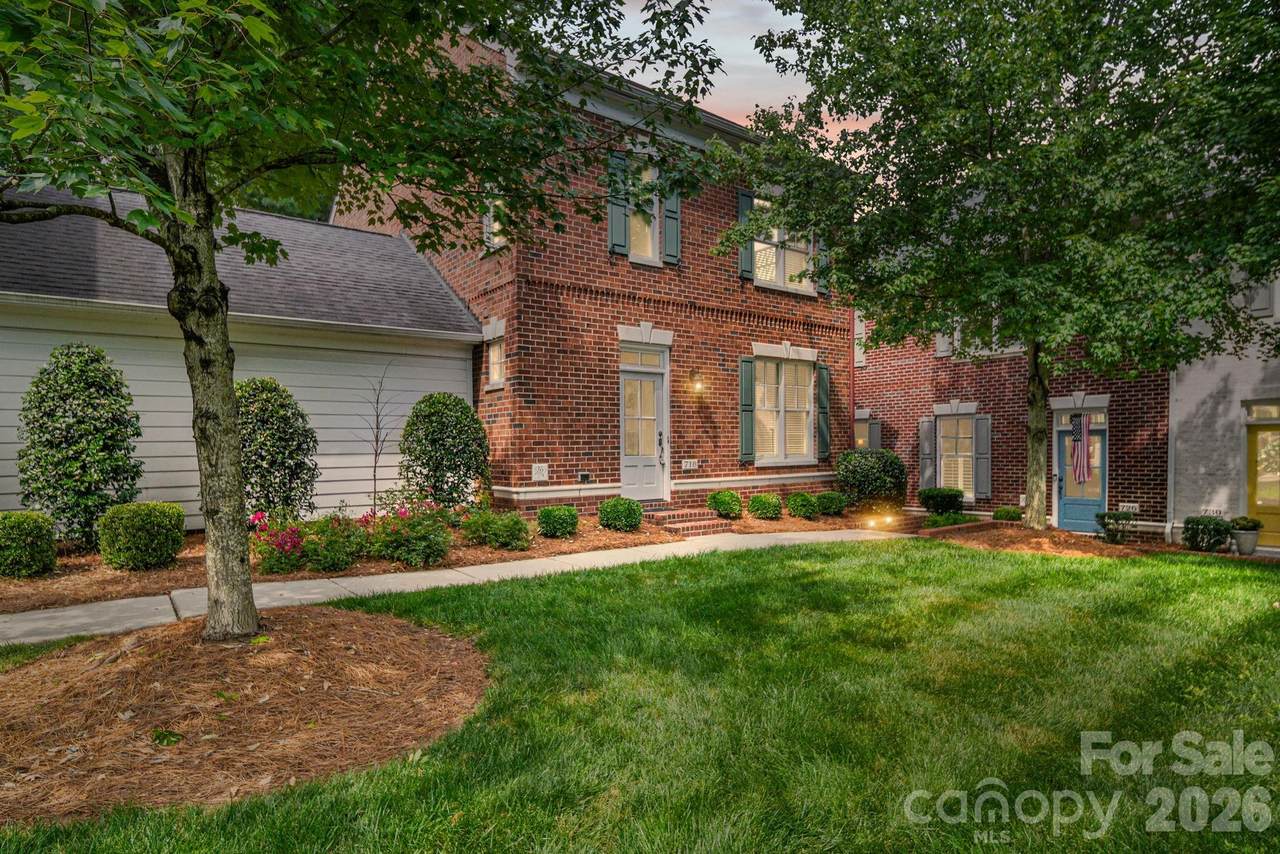 718 Kingsley Way - Photo 1
