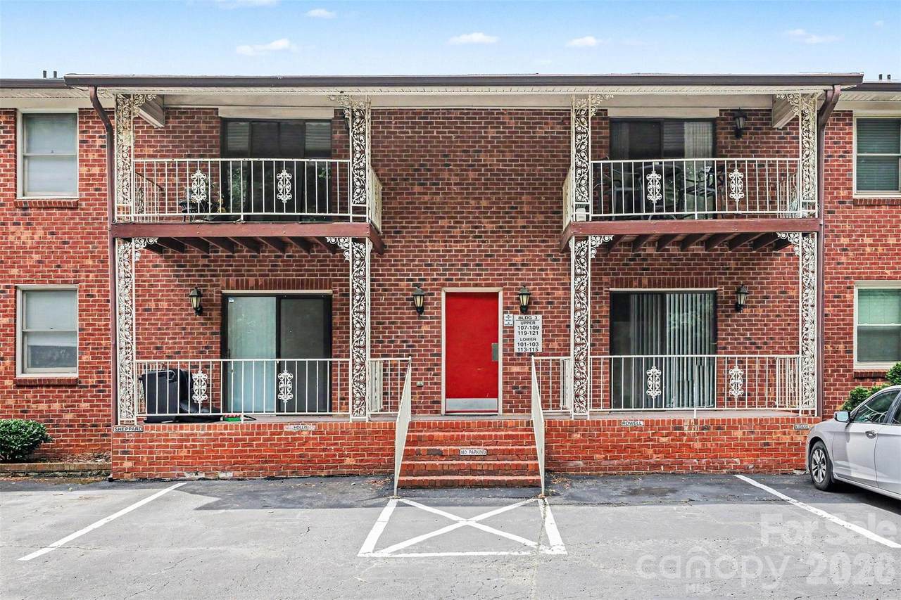 121 Carriage House Drive - Photo 1