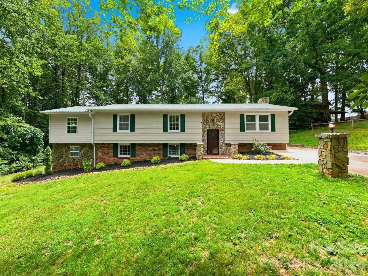 408 Birch Circle Drive - Photo 1