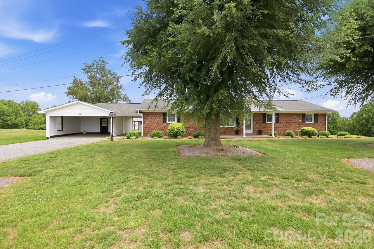 1913 Nebo Road - Photo 1