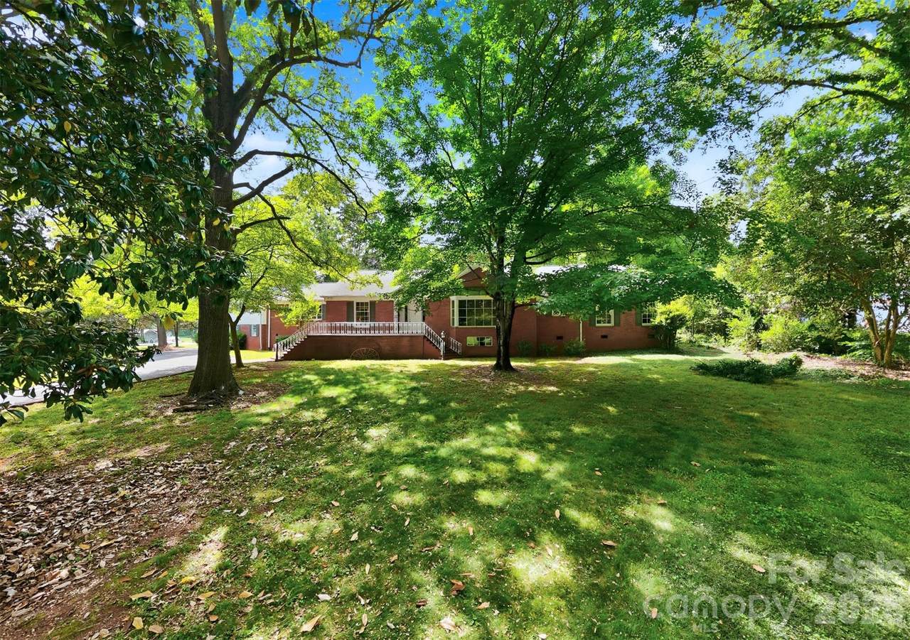 826 College Avenue - Photo 1