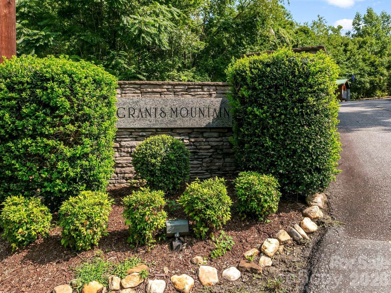 999 South View Court - Photo 1