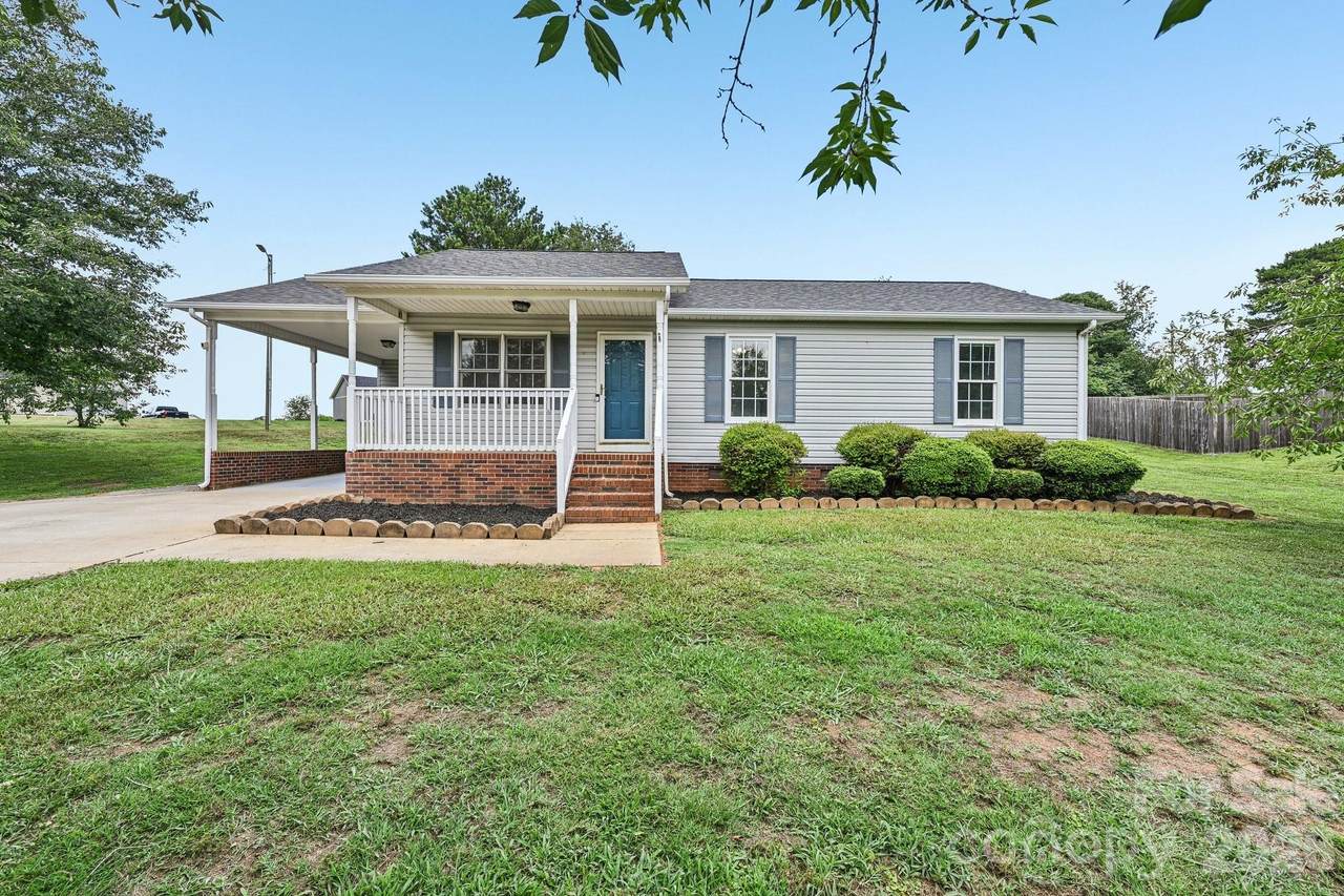 738 Mcdaniel Road - Photo 1