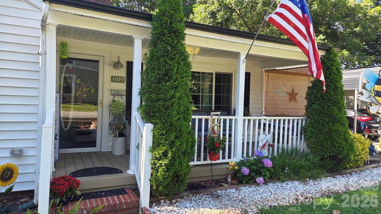 809 Alexander Street - Photo 1