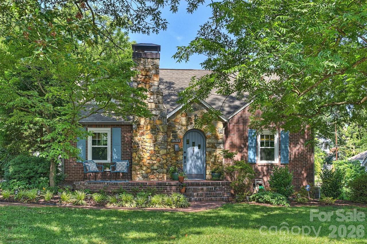 1633 Nassau Boulevard - Photo 1