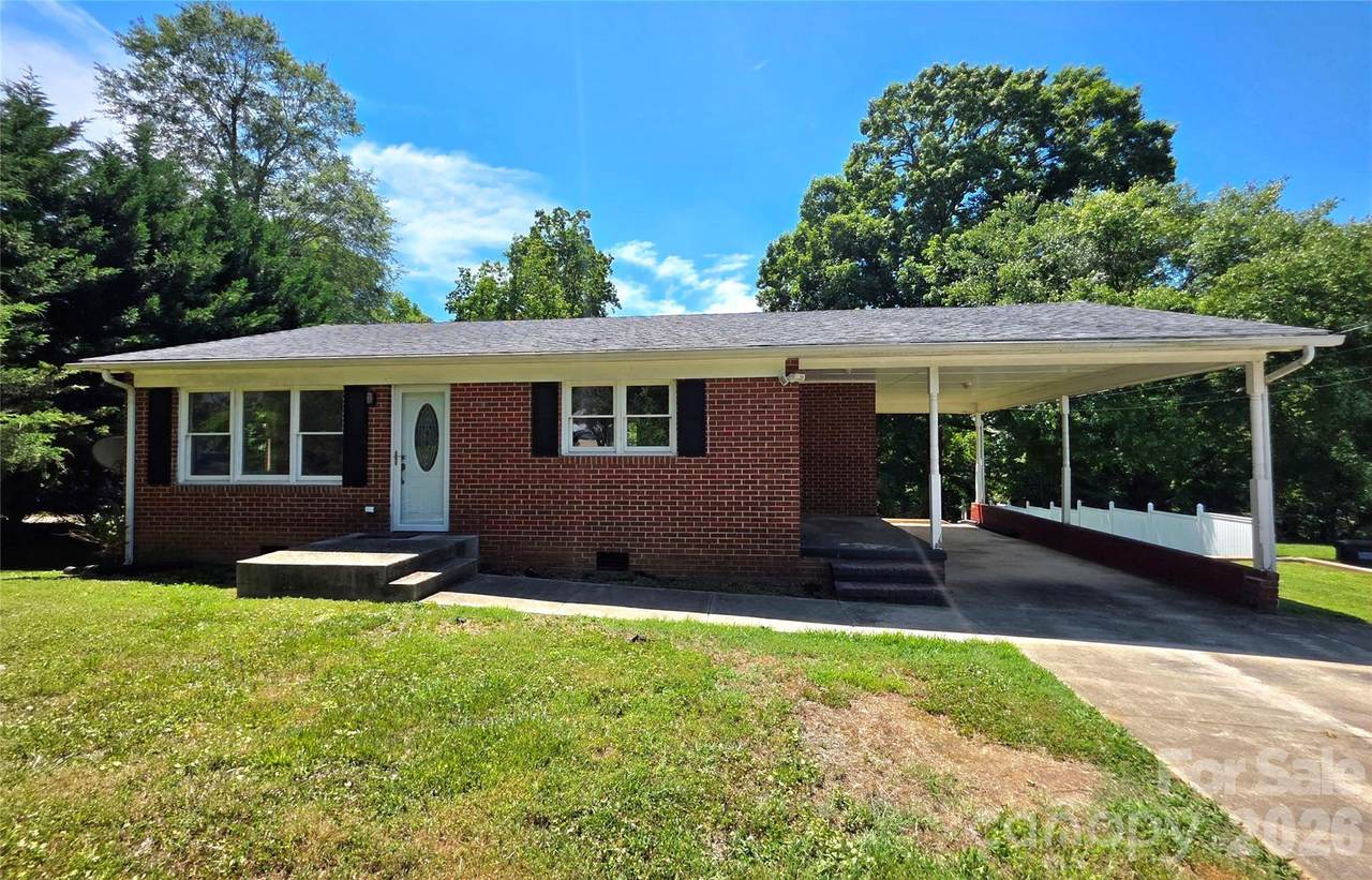 2831 Beechwood Circle - Photo 1