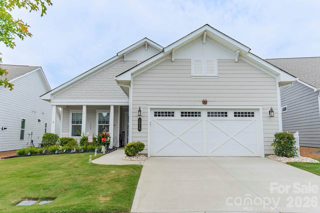 1019 Carlyle Lane - Photo 1