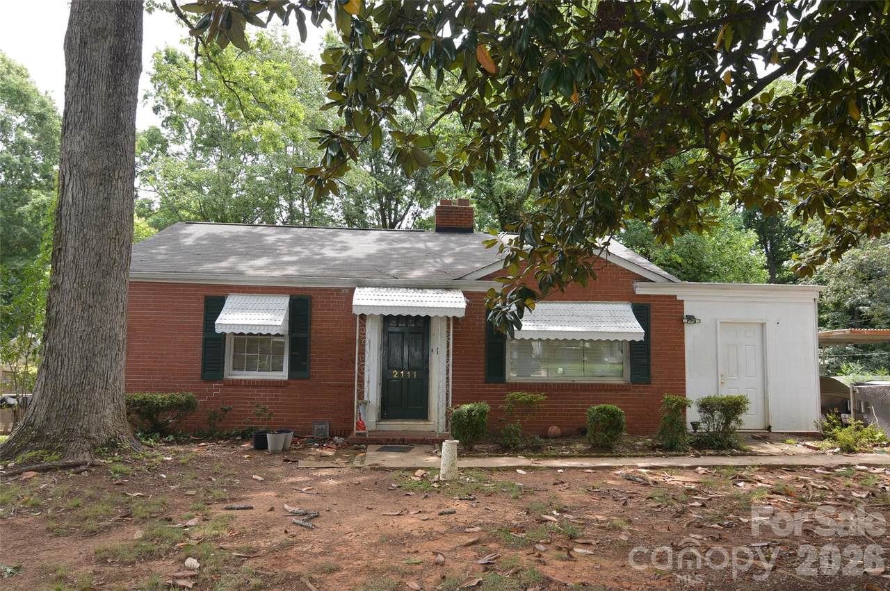2111 Dickens Avenue - Photo 1