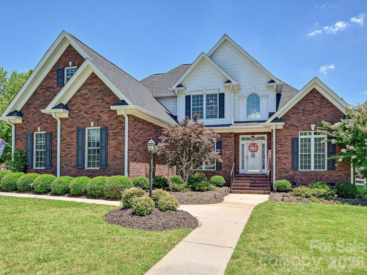 305 Spurs Court - Photo 1