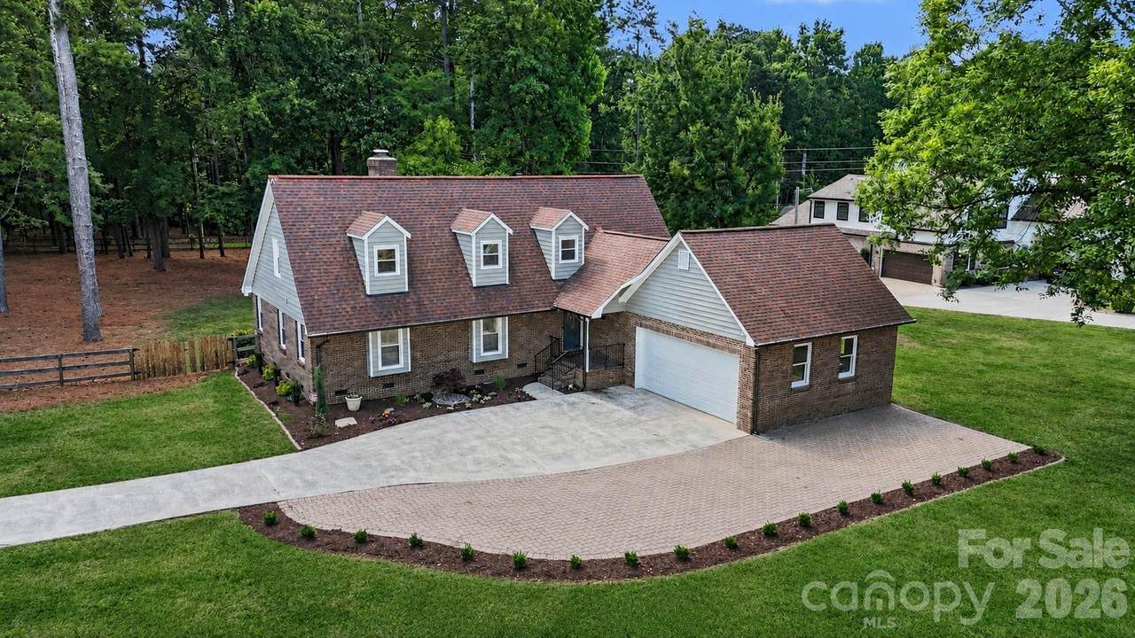 4724 Weddington Matthews Road - Photo 1