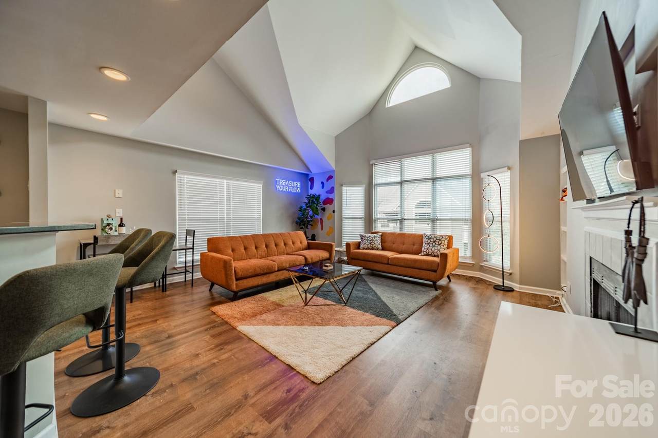 513 Graham Street - Photo 1