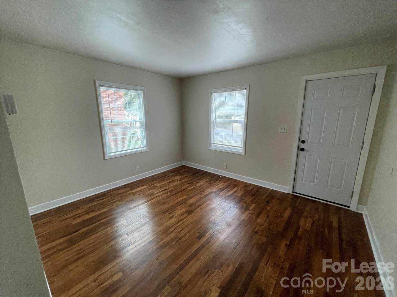 1037-2 Mcarthur Avenue - Photo 1