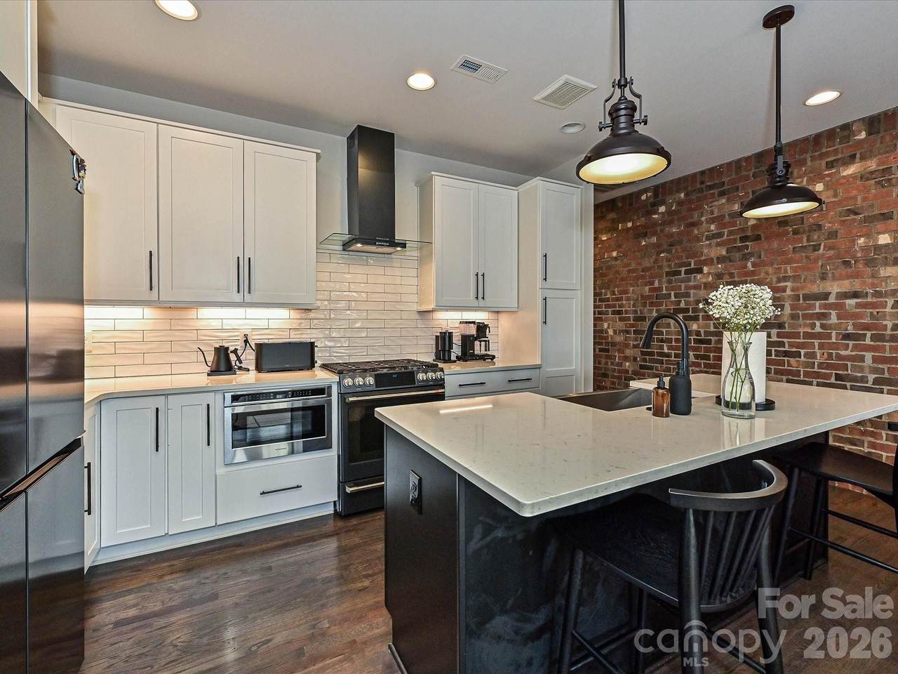 432 33rd Street - Photo 1
