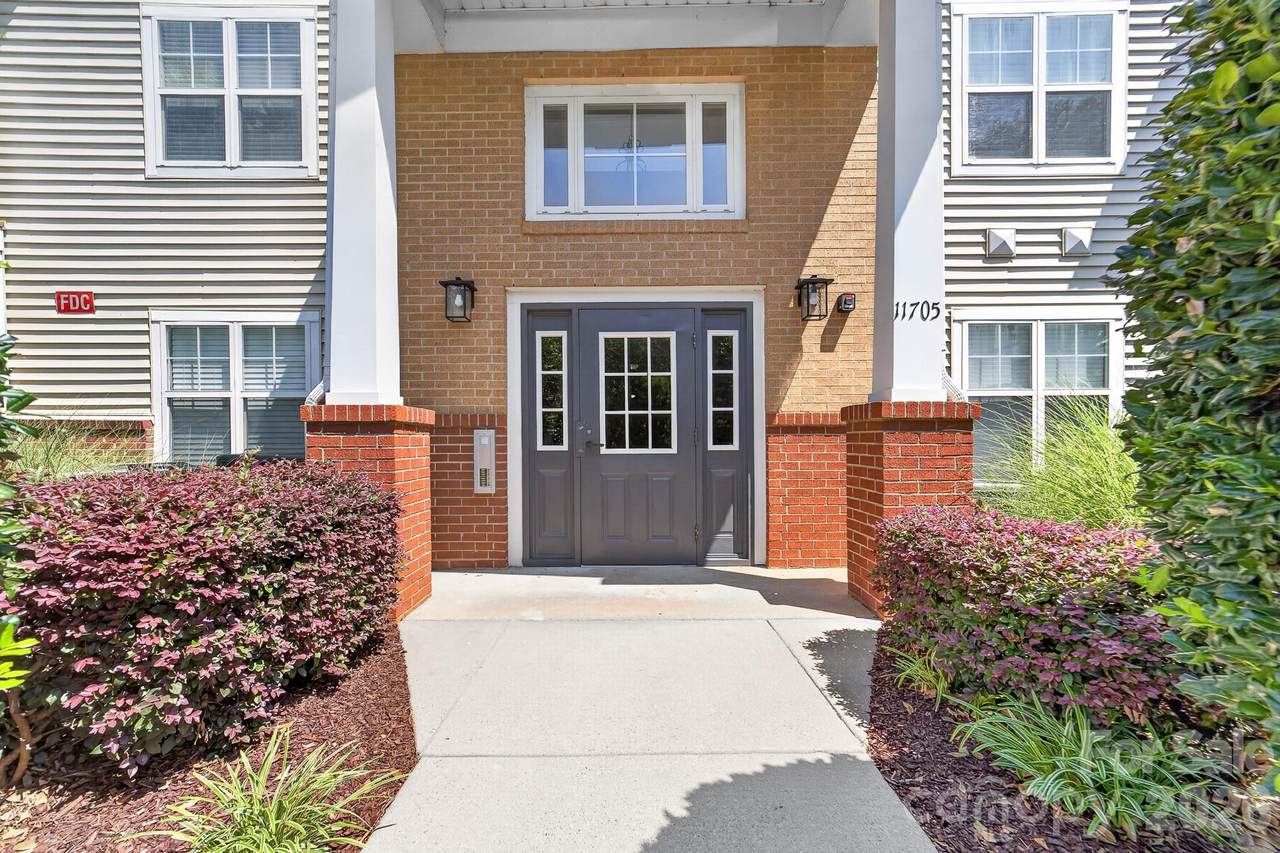11721 Ridgeway Park Drive - Photo 1