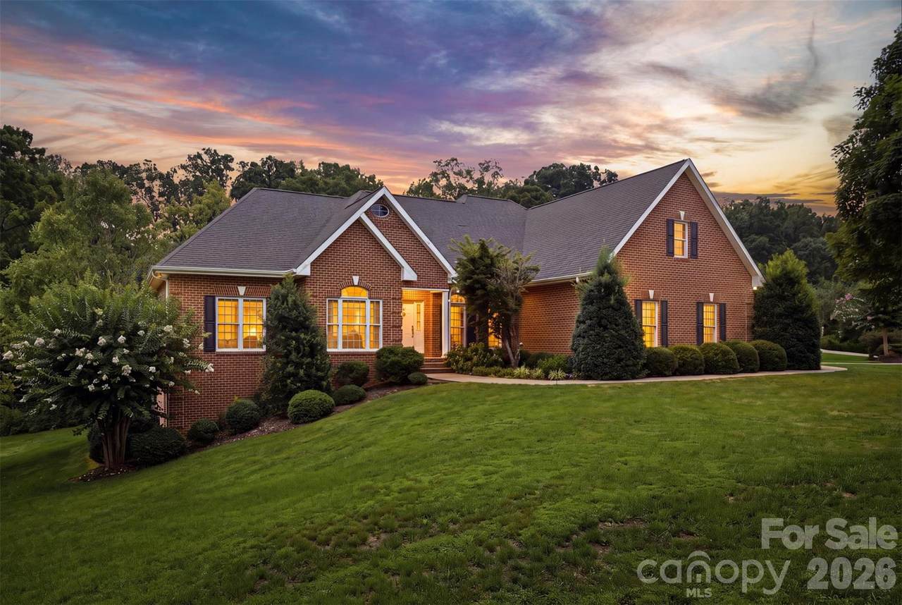 405 Woodridge Drive - Photo 1