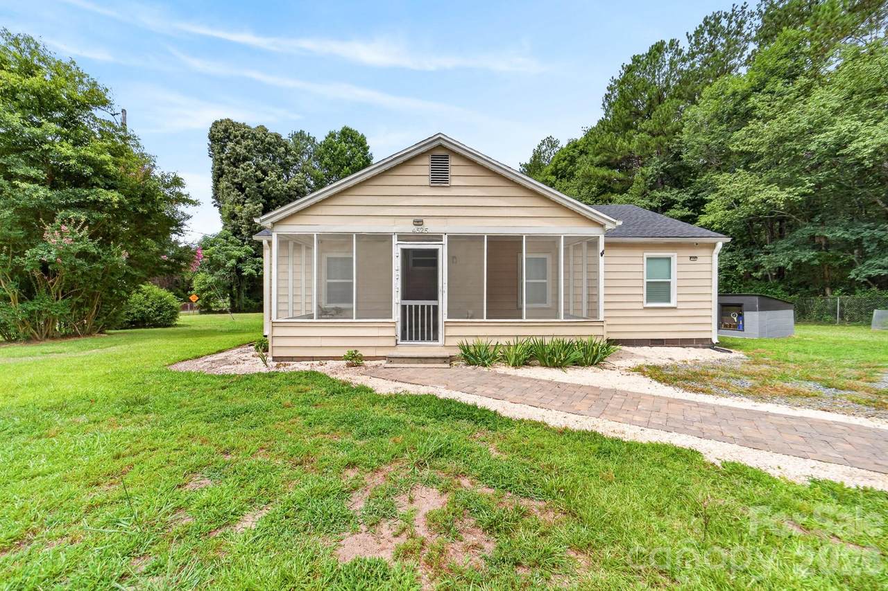 4525 Hemphill Road - Photo 1