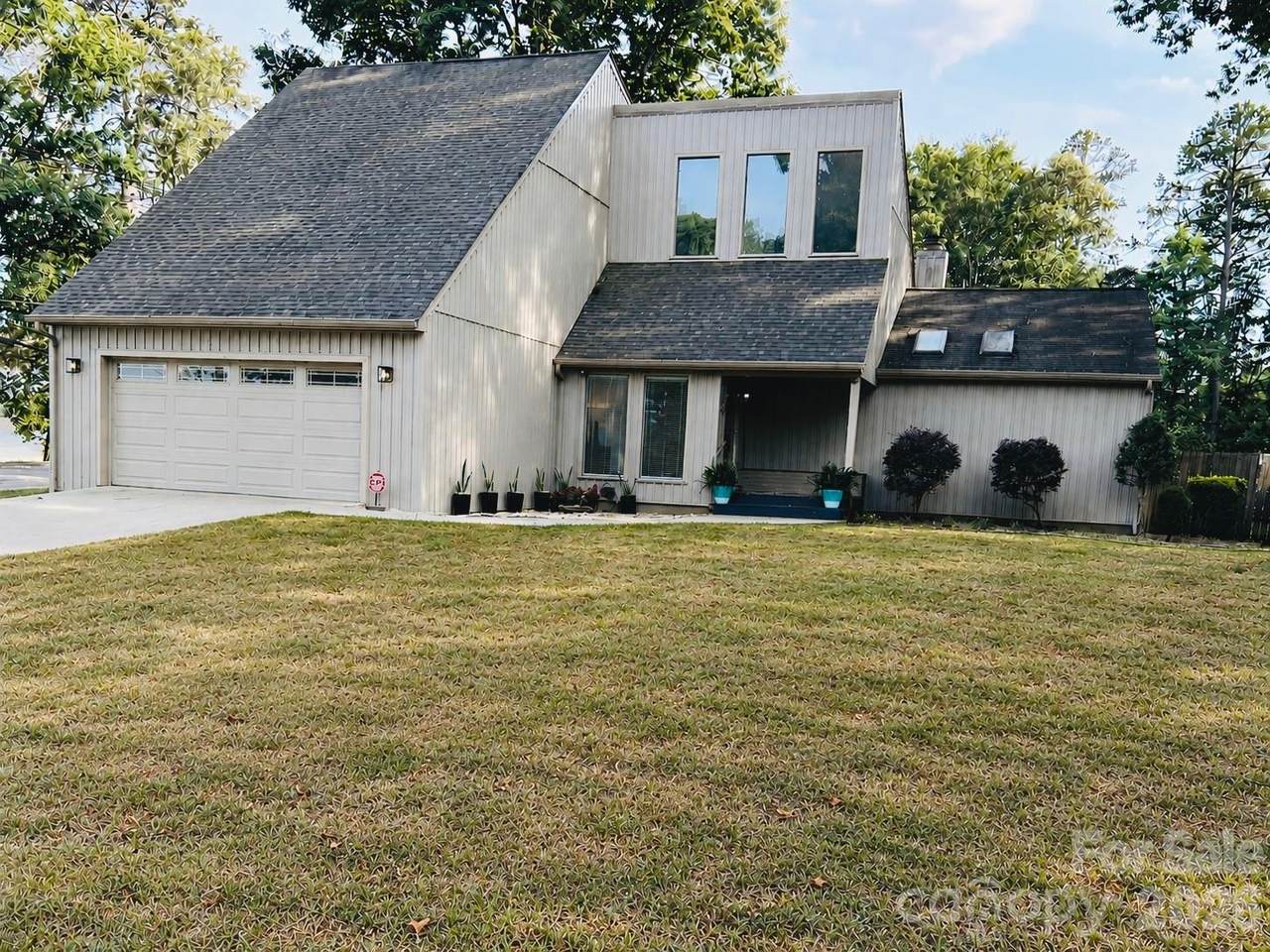 496 17th Avenue Drive - Photo 1