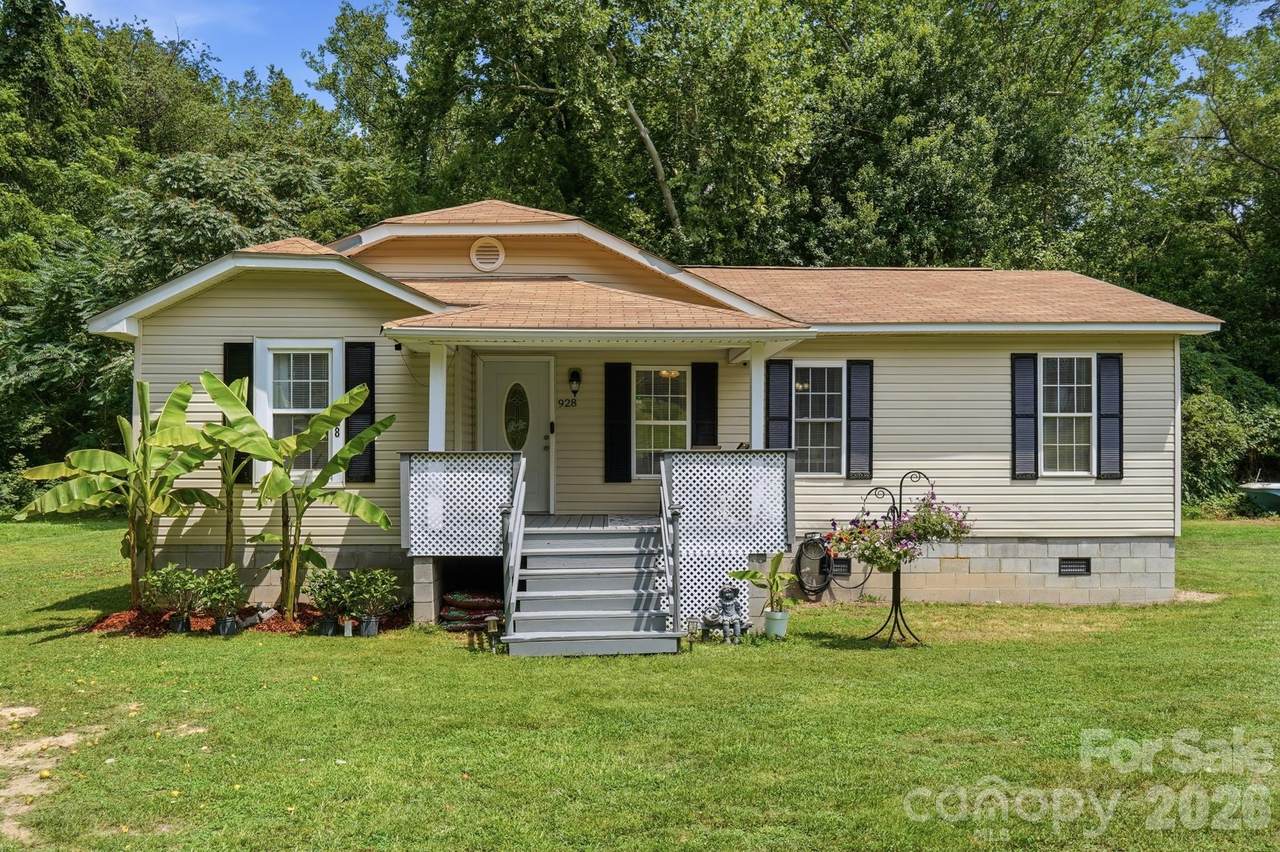 928 Oval Street - Photo 1