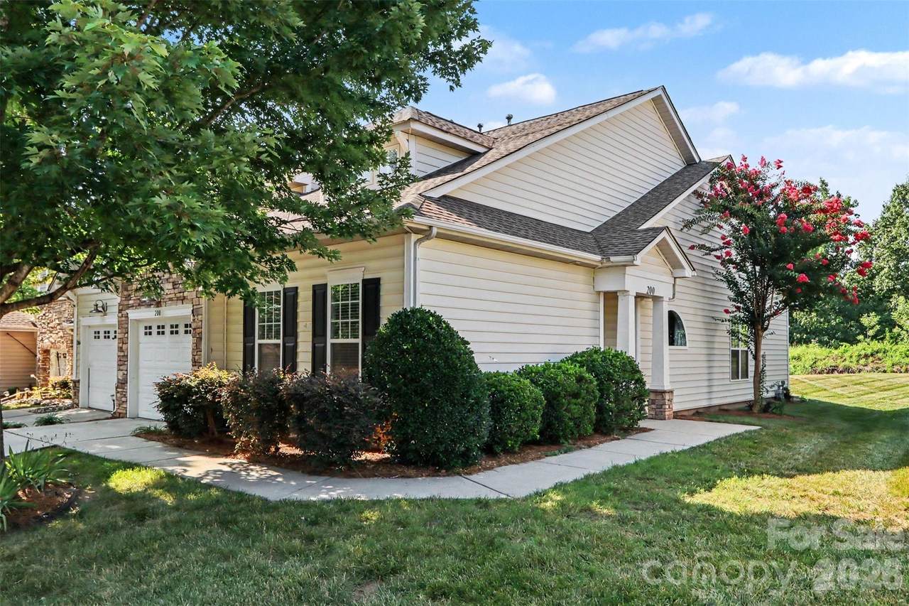 200 Park View Drive - Photo 1