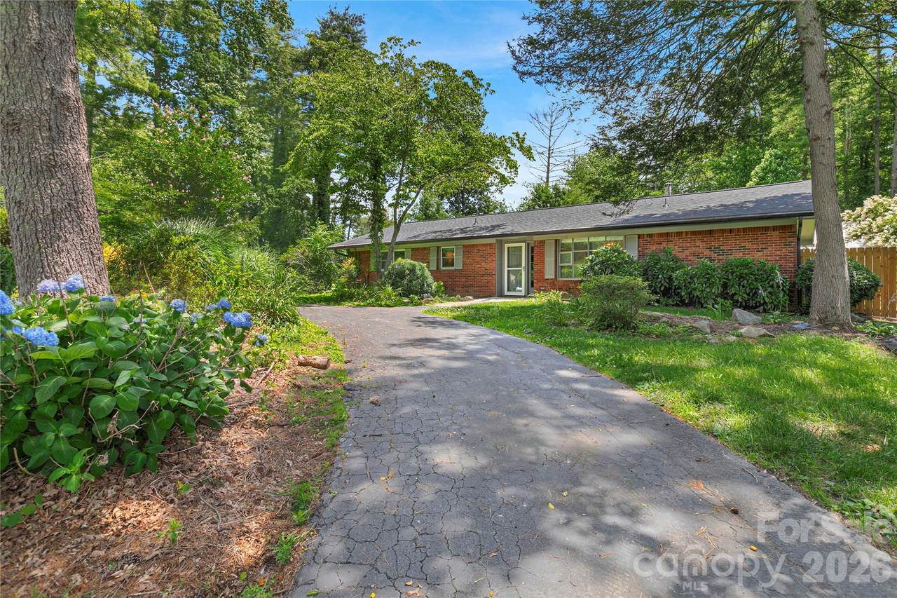 138 Surry Lane - Photo 1