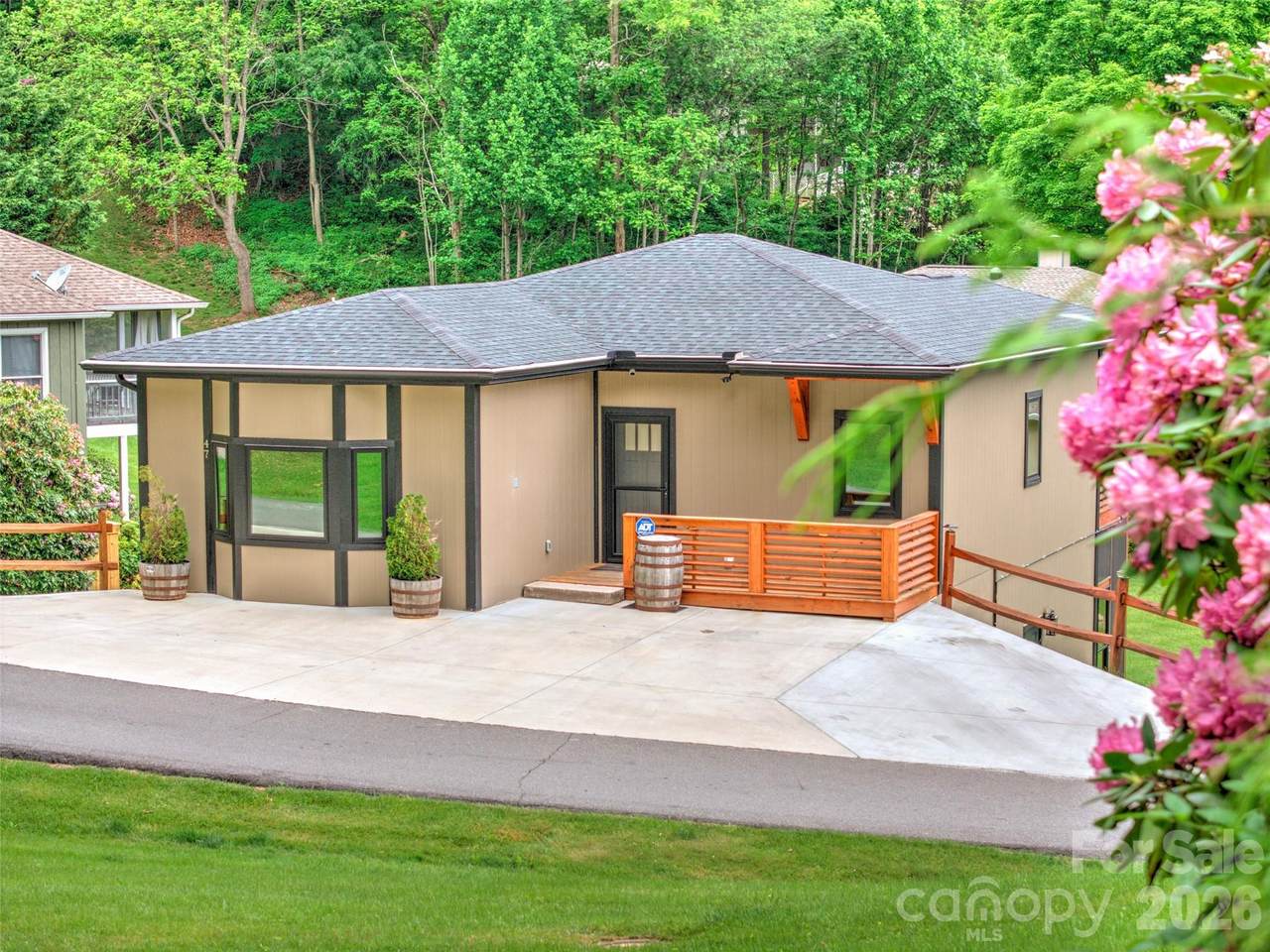 47 Winghaven Heights - Photo 1