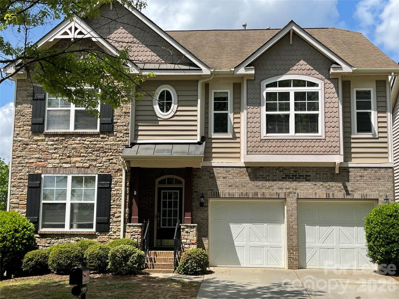 8124 Lynwood Square - Photo 1
