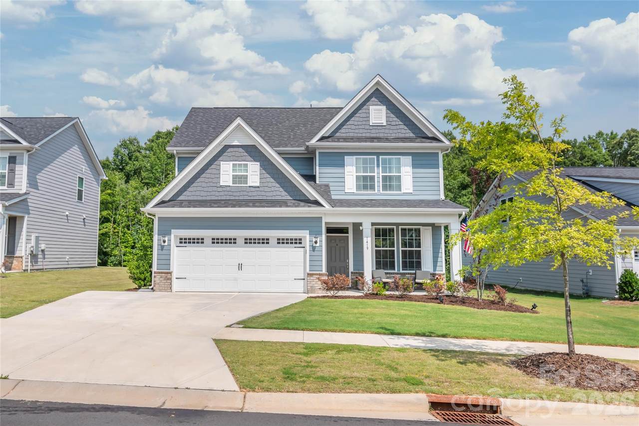 1419 Black Walnut Street - Photo 1